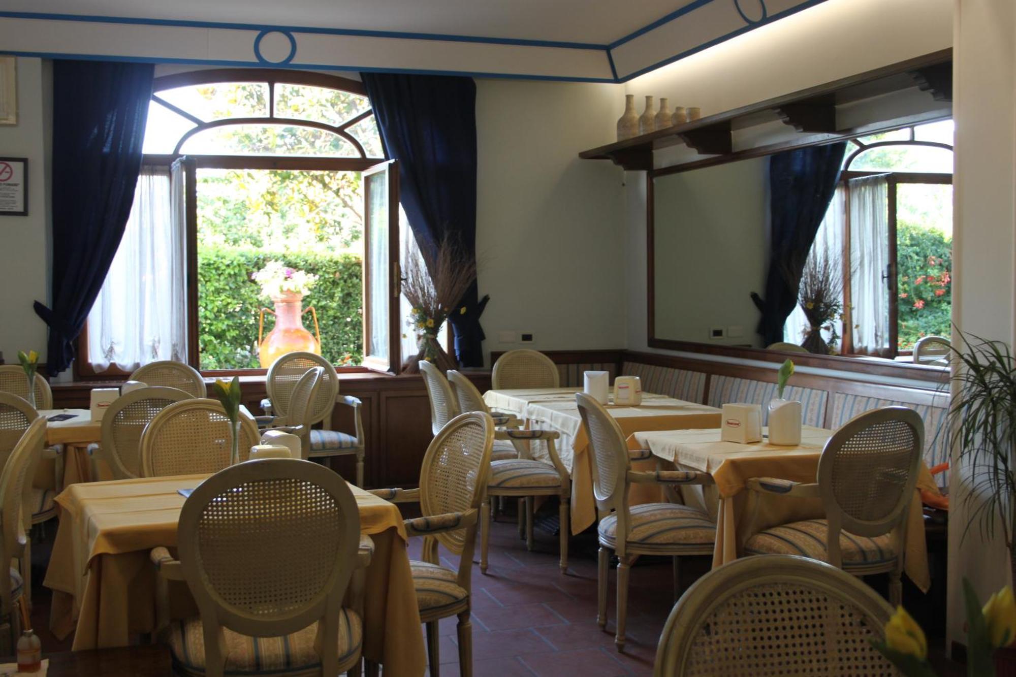Hotel Girasole Civitanova Marche Exterior photo