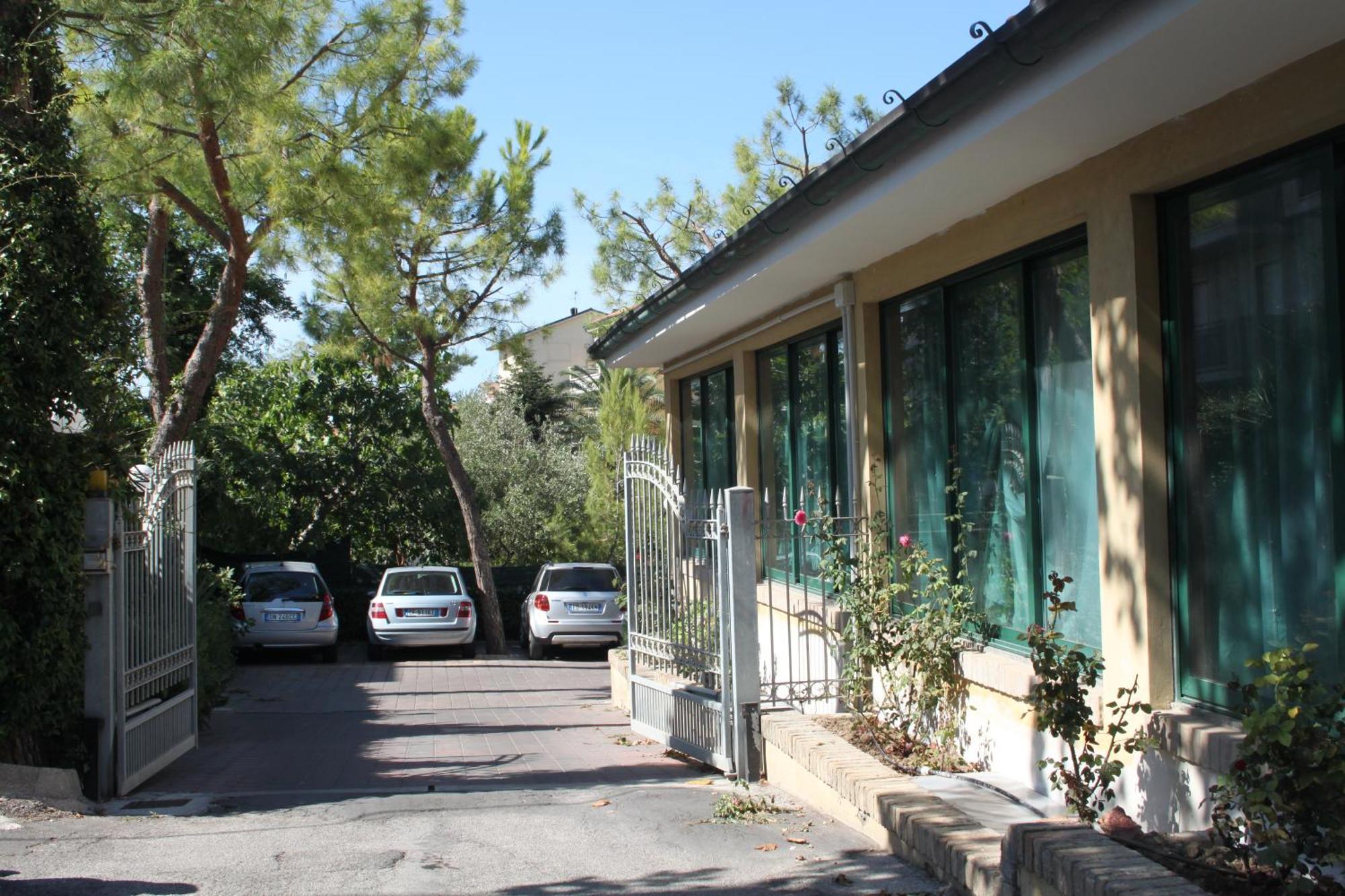 Hotel Girasole Civitanova Marche Exterior photo
