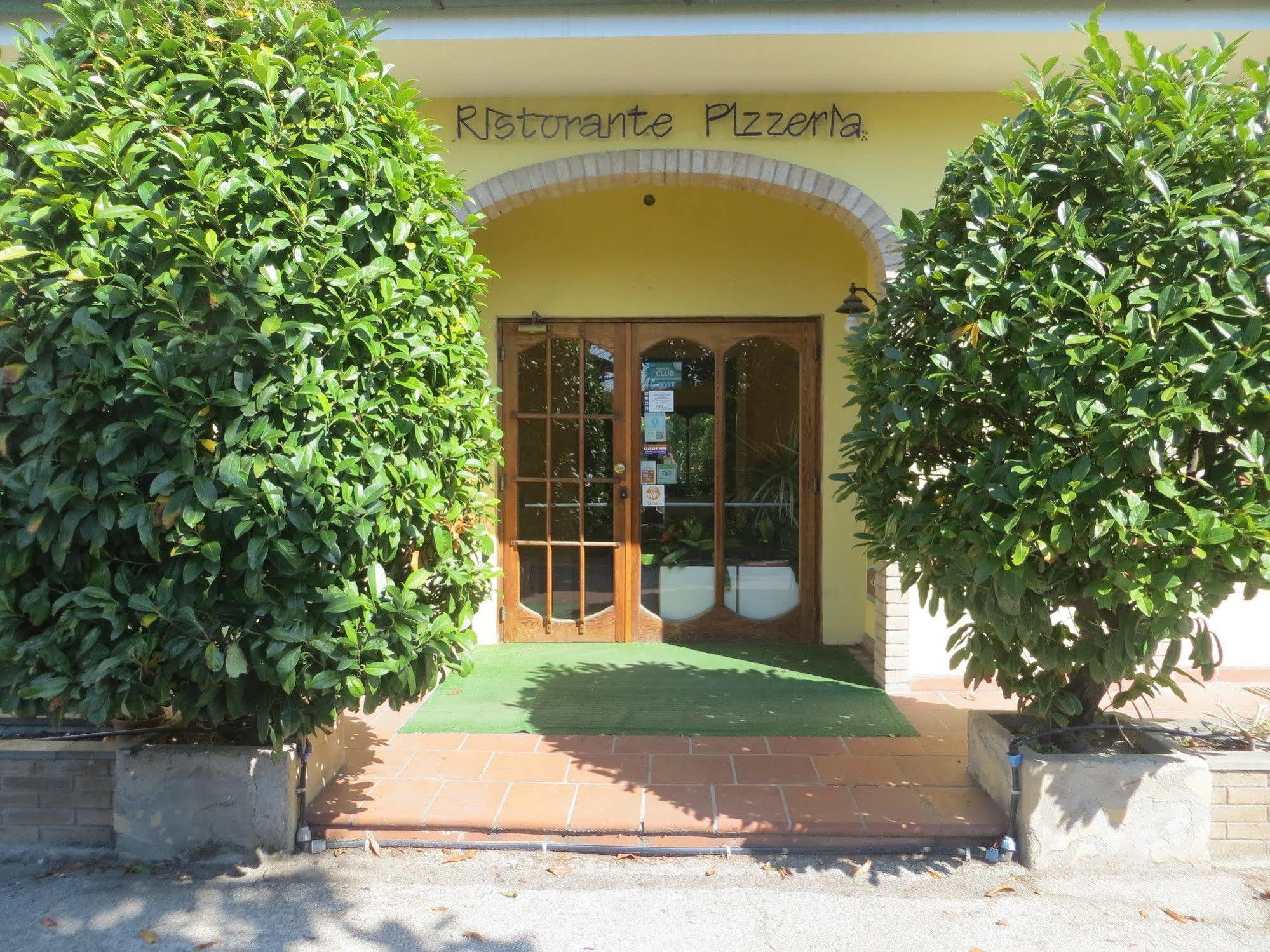 Hotel Girasole Civitanova Marche Exterior photo