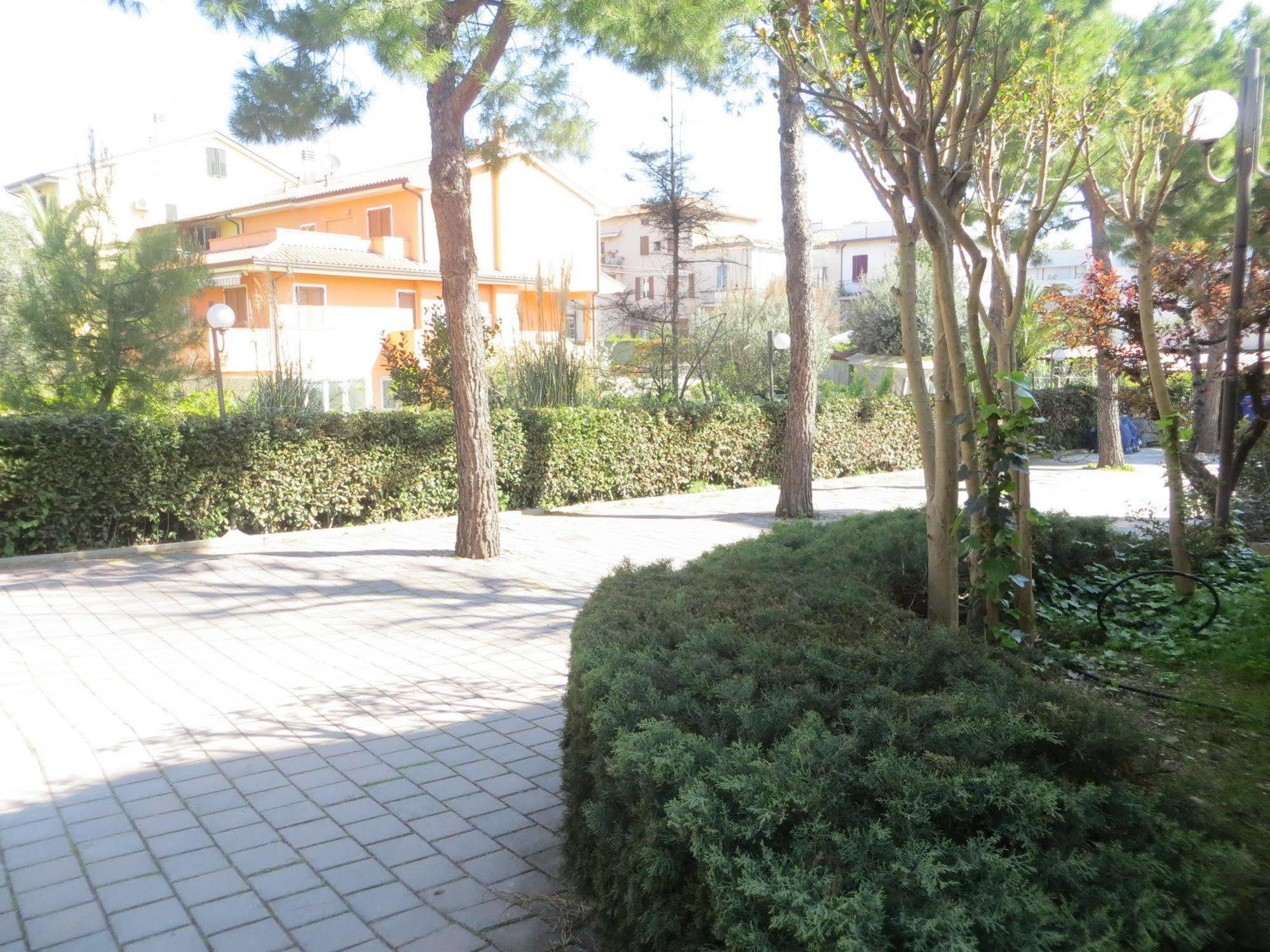 Hotel Girasole Civitanova Marche Exterior photo