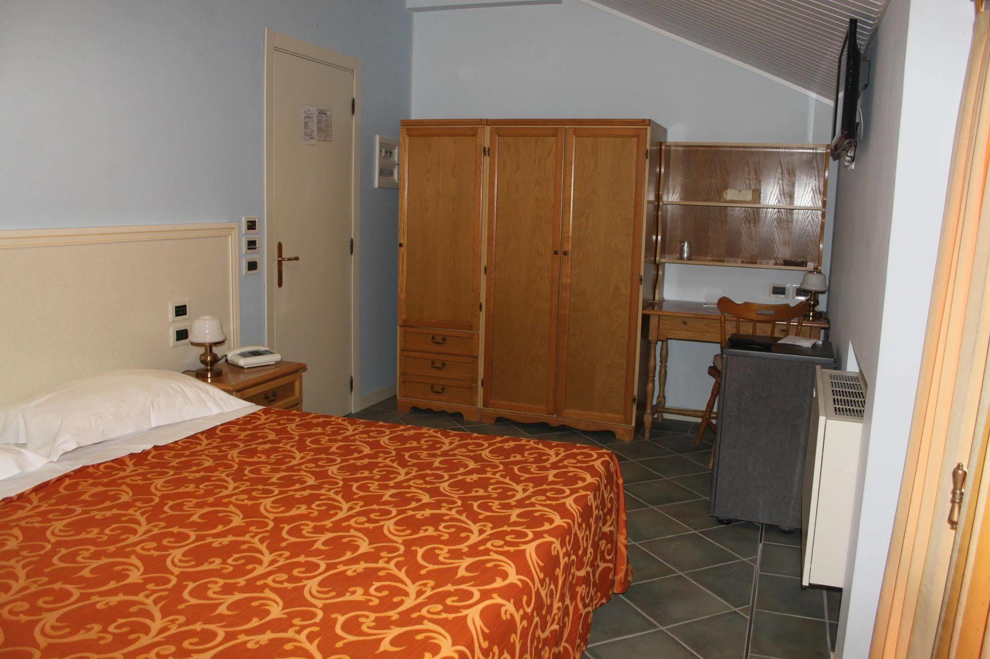 Hotel Girasole Civitanova Marche Exterior photo